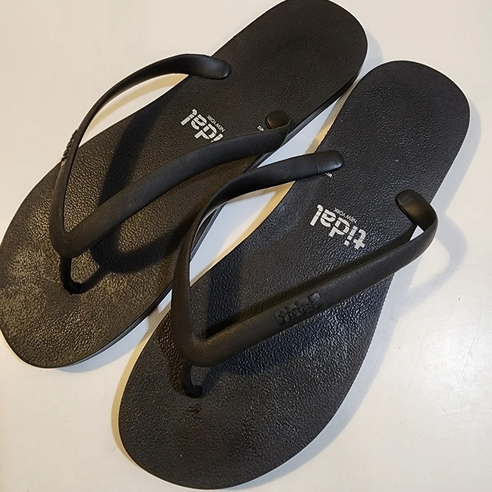 TIDAL men's black flipflops Sandals size 12M